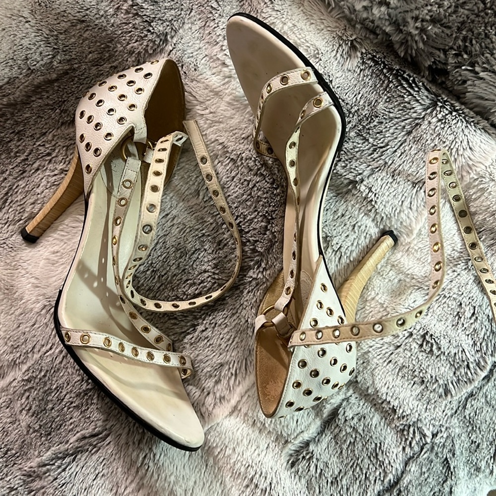 GUCCI white riveted heels white/gold 7B